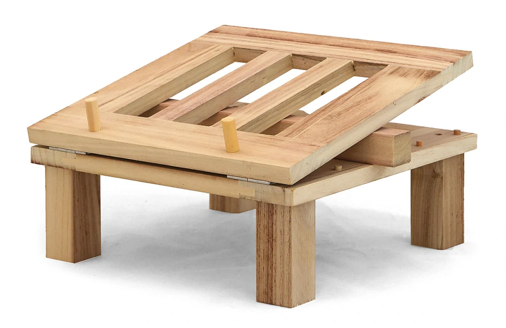 stojan pod stáčaciu nádobu drevený s naklápaním 