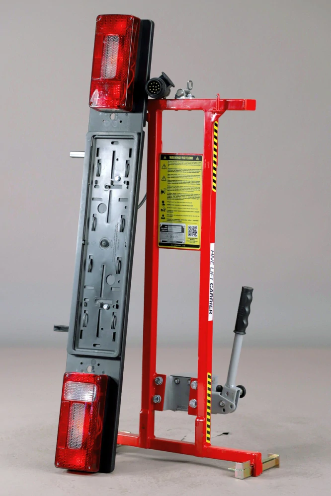 Nosič na ťažné zariadenie vozíka na prepravu úľov