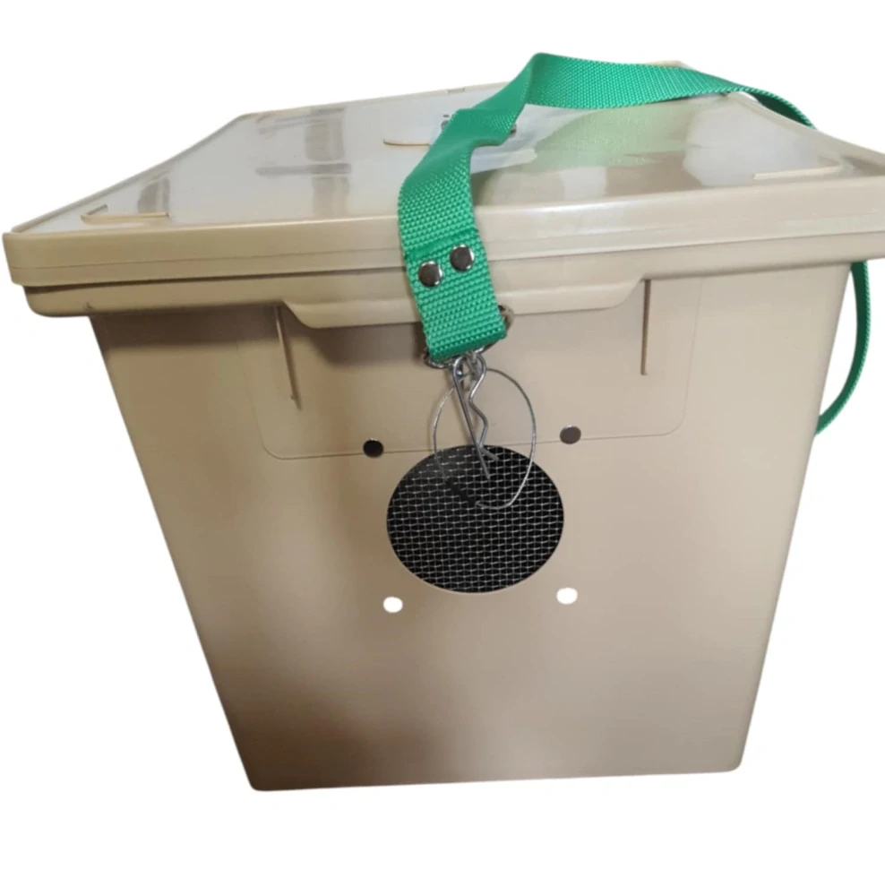 Bednička na prenos rámikov s popruhom a vetraním